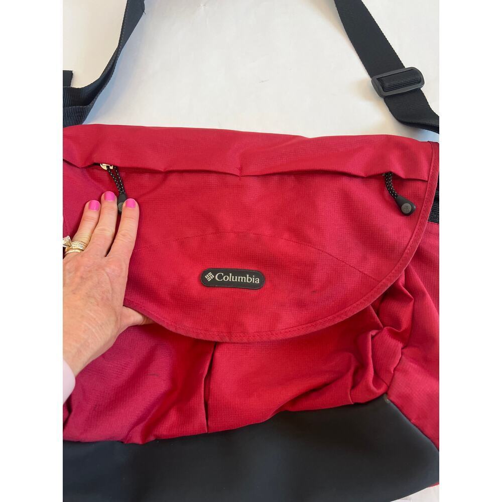 COLUMBIA OUTFITTER MESSENGER DIAPER SHOULDER BAG UNISEX PARENTS RED AND BLACK - Picture 3 of 15